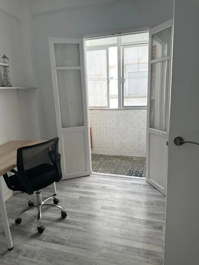 Apartamento De Tres Dormitorios Almeria