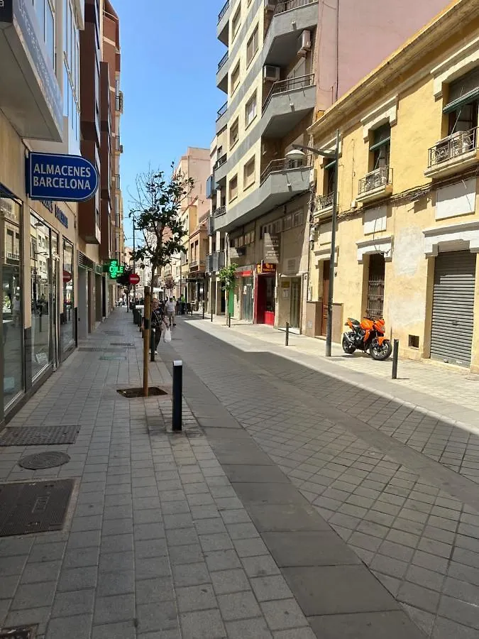 Apartamento De Tres Dormitorios 阿尔梅里亚